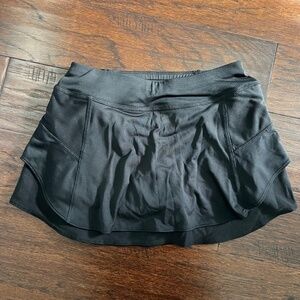 Athleta Tennis/Golf Skort Black, Layered, Back Pocket Rubber Leg St Size XXS